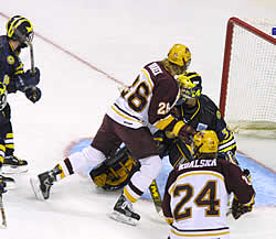 Thomas Vanek goes in on net in Thursday's semifinal (photo: Pedro Cancel).