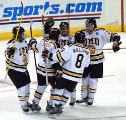 Evan Schwabe's goal in the first period was all the Bulldogs needed (photos: Christopher Brian Dudek).