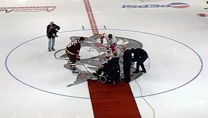 The ceremonial drop of the puck featured former Terrier Travis Roy (photo: Scott Weighart).