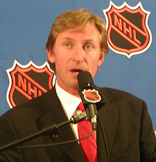 Wayne Gretzky's addressed the media at the Draft about a variety of topics. (photo: Jim Connelly)