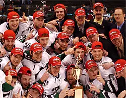 North Dakota after the game with the title in hand (photo: Jason Waldowski).