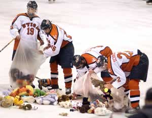 Utica players collect teddy bears donated to Operation Sunshine. (photo: Michael Doherty/Utica <i>Observer-Dispatch)</i>” /></p>
<div class=