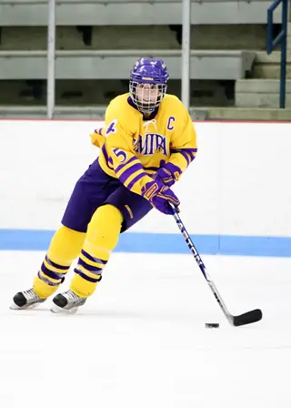 Hurd Award winner Kayla Coady sparked Elmira to a 3-0 victory with the game winning goal, just 1:36 into the game. (photo credit: Will Costello)