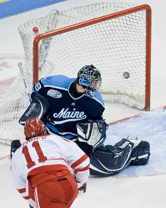 Zach Cohen makes it 5-1 Boston University in the second period Sunday (photos: Melissa Wade).