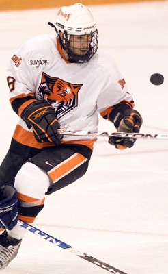 Nick Petriello kept his eye on the puck, avoiding a sophomore jinx (photo: Team Hotshots).