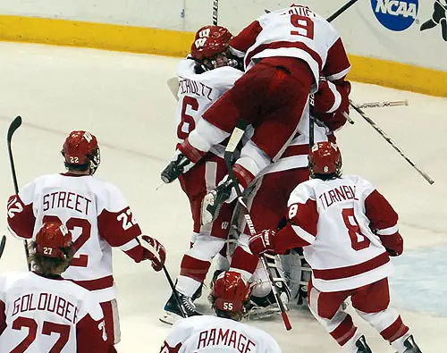 Wisconsin celebrates its first trip to the Frozen Four since winning the national championship in 2006 (photo: Tim Brule).