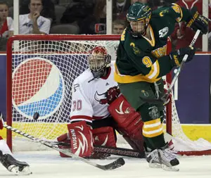 Nebraska-Omaha sophomore goalie John Faulkner picked up his first collegiate shutout by steering aside all 26 Clarkson University shots Friday night at the Mutual of Omaha Stampede at Qwest Center Omaha (photo: Michelle Bishop).