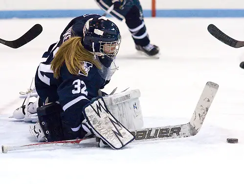 Jackie Snikeris (Yale - 32)dives to make a save. Snikeris made 26 saves to help the Bulldogs defeat Princeton 2-1. (Shelley M. Szwast)