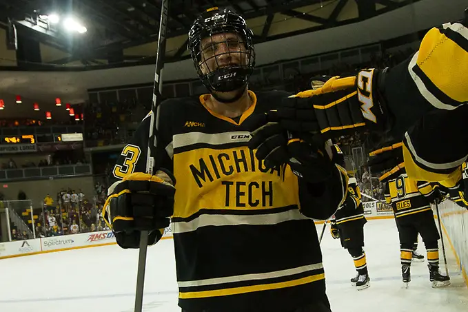 7 Oct 17: The University of Minnesota Duluth Bulldogs host the Michigan Tech Huskies play against in the 2017 Icebreaker Tournament at Amsoil Arena in Duluth, MN. (Jim Rosvold/USCHO.com)