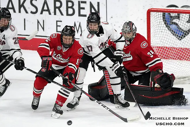 No. 1 St. Cloud State beat Nebraska-Omaha 4-1 Friday night at Baxter Arena. (Photo by Michelle Bishop) (Michelle Bishop)