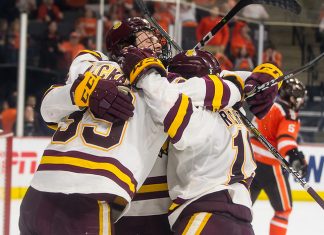 UMD players celebrate a late third period goal (2019 Omar Phillips)