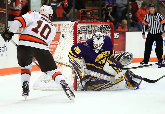 Alaska Anchorage halts hockey season; program likely done