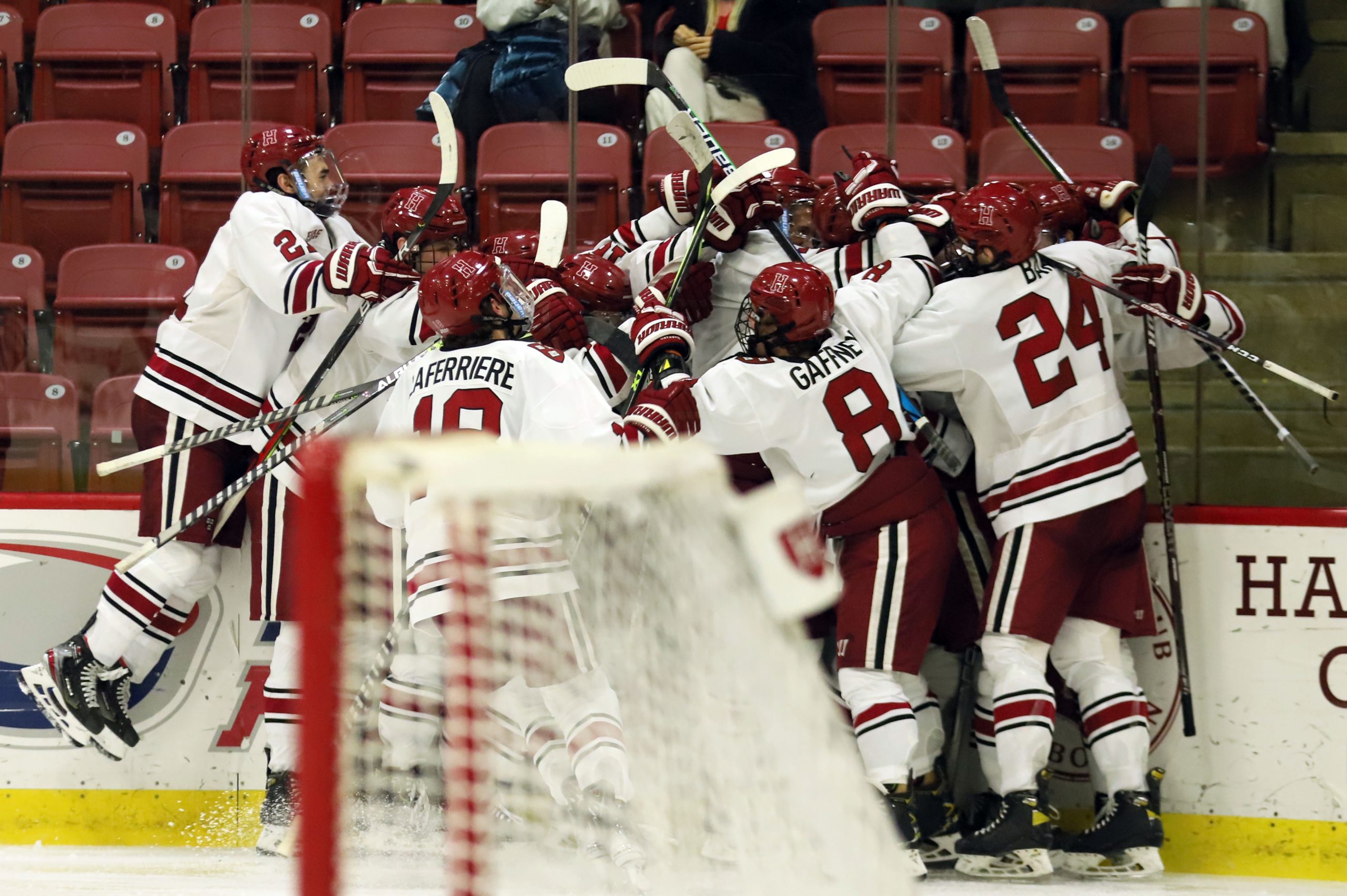 BU men's hockey survives Harvard comeback to take down the Crimson, 4-3, in  2022 Beanpot semifinal