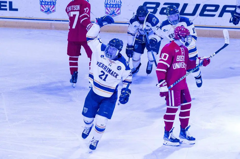 Boston University Hockey Frozen Fenway Photos Archives - Billie Weiss