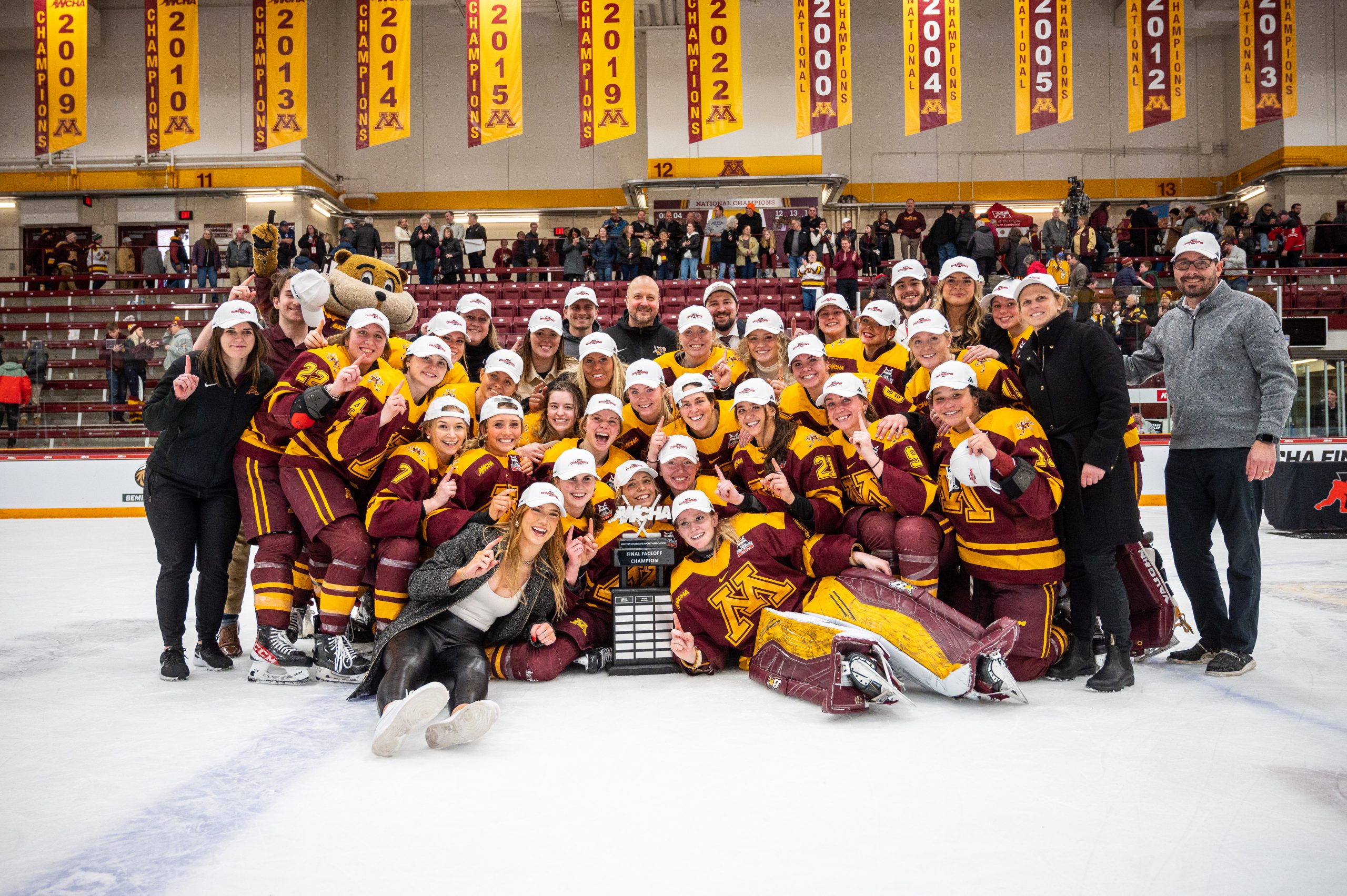 Women’s Division I College Hockey Minnesota wins WCHA tournament