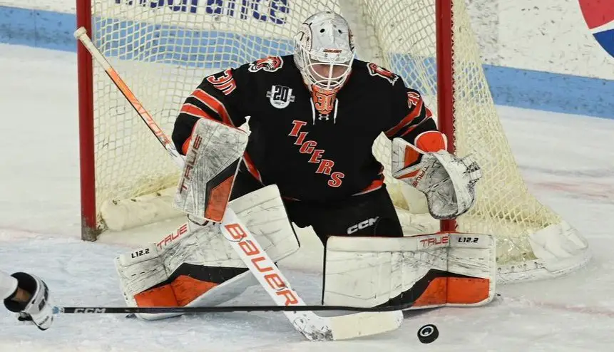 Strand to Coach in the Crazy Game of Hockey This Weekend - Minnesota State  University - Mankato Athletics